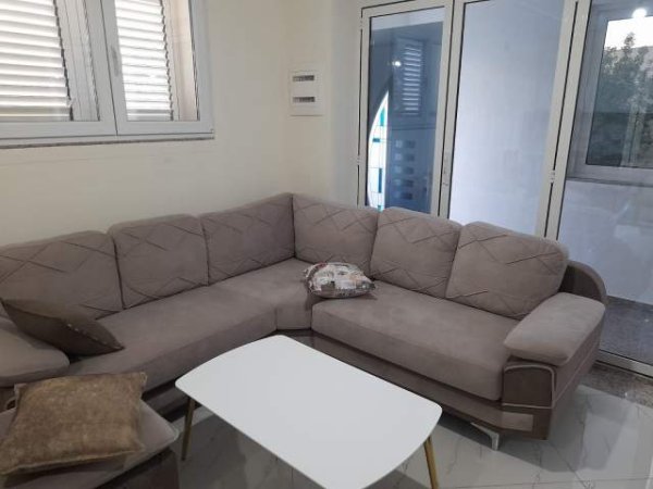 Tirane, jepet me qera apartament 2+1 Kati 1, 90 m² 450 Euro (seit bathorja)