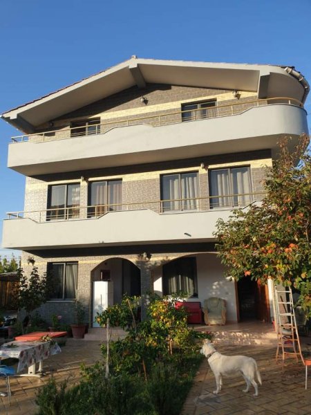 Tirane, jap me qera Vile 2+1 110 m² 1.400 Euro (Selite)