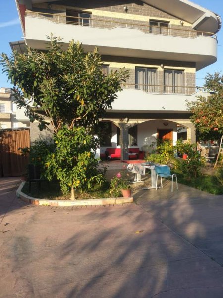 Tirane, jap me qera Vile 2+1 110 m² 1.400 Euro (Selite)