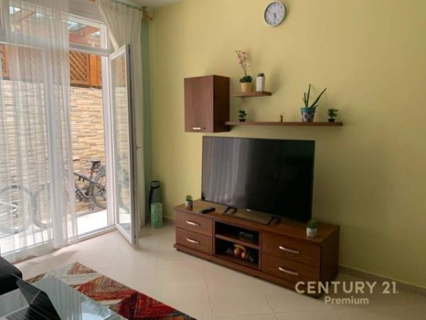 Tirane, jap me qera apartament 1+1 Kati 1, 51 m² 350 Euro (liqeni thate)