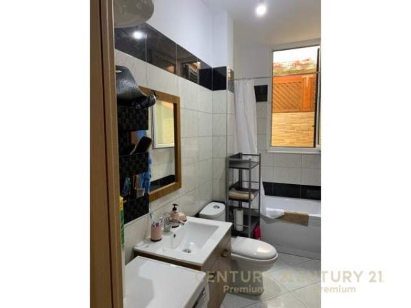 Tirane, jap me qera apartament 1+1 Kati 1, 51 m² 350 Euro (liqeni thate)