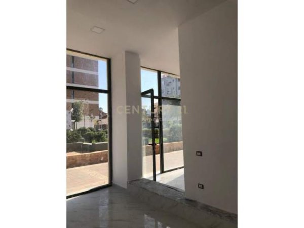 Tirane, jap me qera ambjent biznesi Kati 0, 56 m² 800 Euro (fiori di bosco)