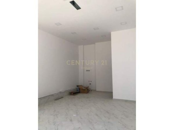 Tirane, jap me qera ambjent biznesi Kati 0, 56 m² 800 Euro (fiori di bosco)