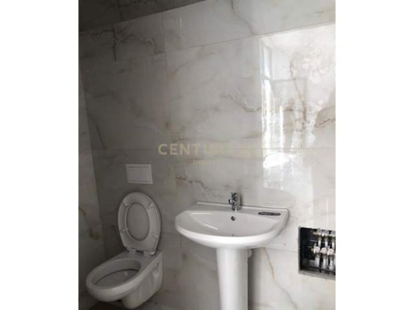 Tirane, jap me qera ambjent biznesi Kati 0, 56 m² 800 Euro (fiori di bosco)