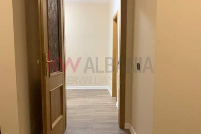 Tirane, jepet me qera apartament 2+1+BLK Kati 9, 100 m² 1.000 Euro (Bllok)