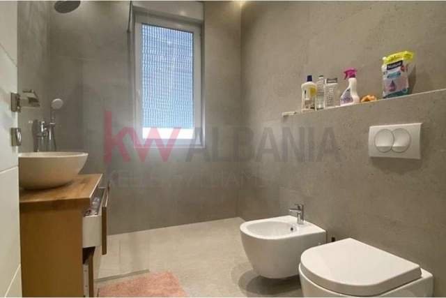 Tirane, jepet me qera apartament Kati 7, 110 m² 900 Euro (Rruga e Kavajes)