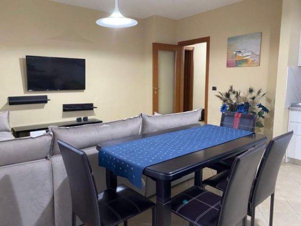 Tirane,  2+1 Kati 10, 700 Euro (9 kateshet)
