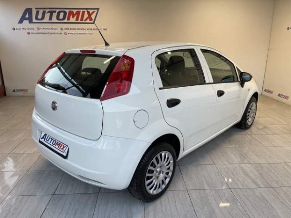 Tirane, shes makine Fiat PUNTO EVO Viti 2011, 4.800 Euro