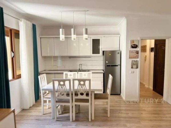 Tirane, jepet me qera apartament 1+1 Kati 8, 60 m² 400 Euro (Porcelan)