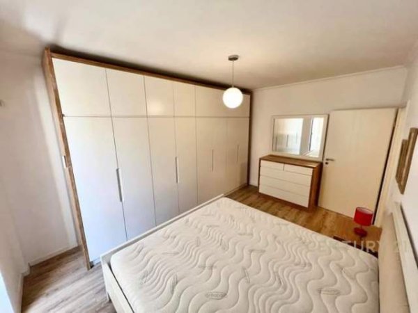 Tirane, jepet me qera apartament 1+1 Kati 8, 60 m² 400 Euro (Porcelan)