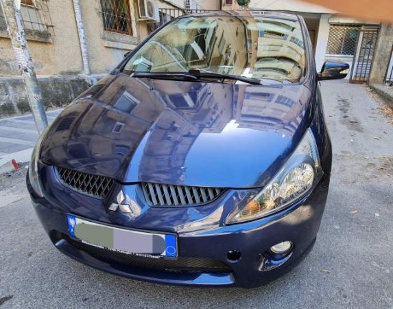 Tirane, shes makine karavan Mitsubishi Grandis Viti 2005, 4.500 Euro