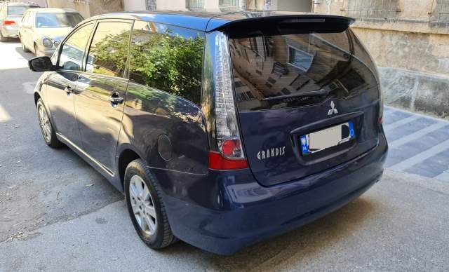 Tirane, shes makine karavan Mitsubishi Grandis Viti 2005, 4.500 Euro