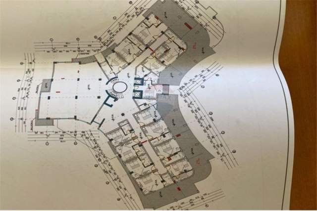 Tirane, jepet me qera zyre Kati 6, 655 m² 3500 Euro (Fresk)