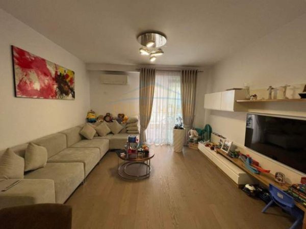 Tirane, jepet me qera apartament 1+1+A+BLK Kati 3, 70 m² 500 Euro (Liqeni Thate)