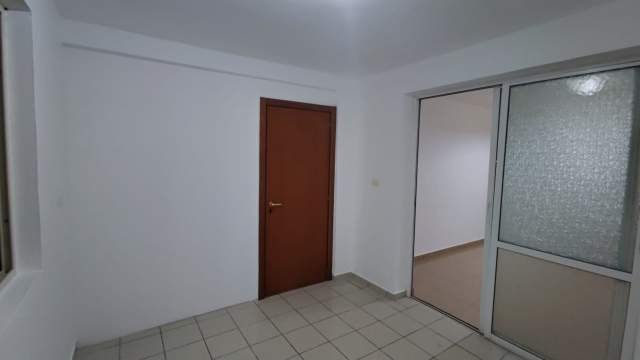 Tirane, jepet me qera ambjent biznesi Kati 1, 65 m² 35.000 Leke (Stadiumi Dinamo)