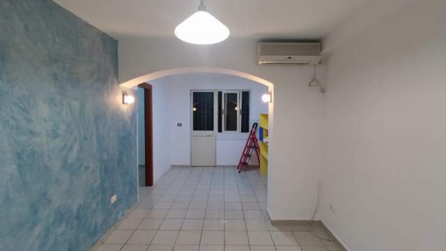 Tirane, jepet me qera ambjent biznesi Kati 1, 65 m² 35.000 Leke (Stadiumi Dinamo)