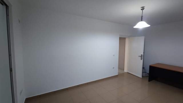 Tirane, jepet me qera ambjent biznesi Kati 1, 65 m² 35.000 Leke (Stadiumi Dinamo)