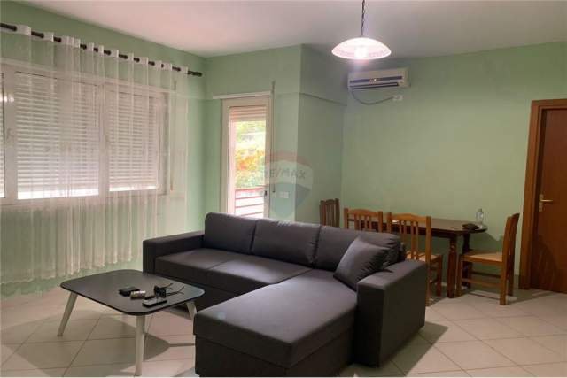 Tirane, jepet me qera apartament 1+1 Kati 3, 70 m² 350 Euro (Liqeni i Thate)