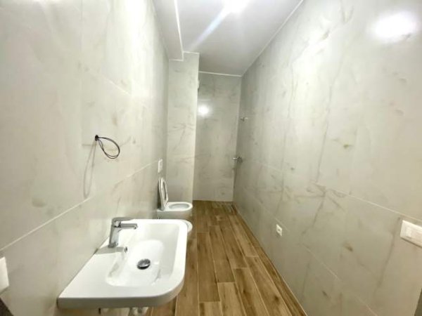 Tirane, jepet me qera apartament 1+1+A+BLK Kati 3, 75 m² 500 Euro (Rr kavajes)