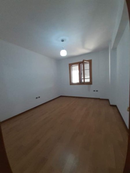 Tirane, shitet apartament 2+1+BLK Kati 7, 117 m² 204.000 Euro (rruga Kavajes)