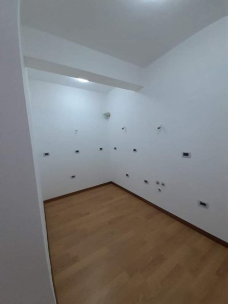 Tirane, shitet apartament 2+1+BLK Kati 7, 117 m² 204.000 Euro (rruga Kavajes)