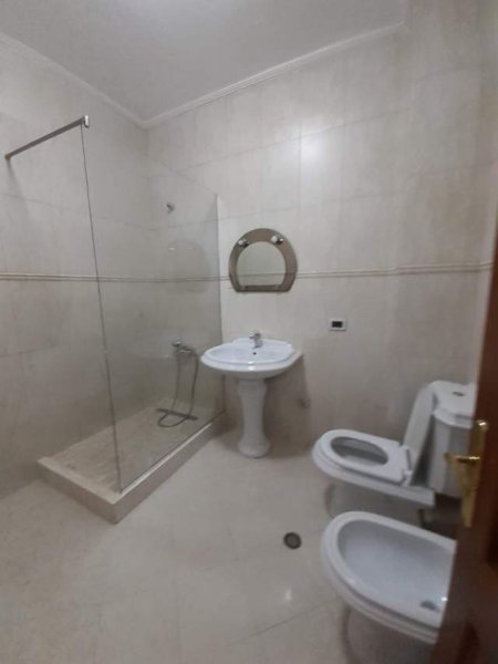 Tirane, shitet apartament 2+1+BLK Kati 7, 117 m² 204.000 Euro (rruga Kavajes)
