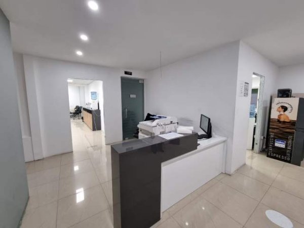 Tirane, jepet me qera zyre Kati 1, 514 m² 5.400 Euro (Rruga Nikolla Tupe)