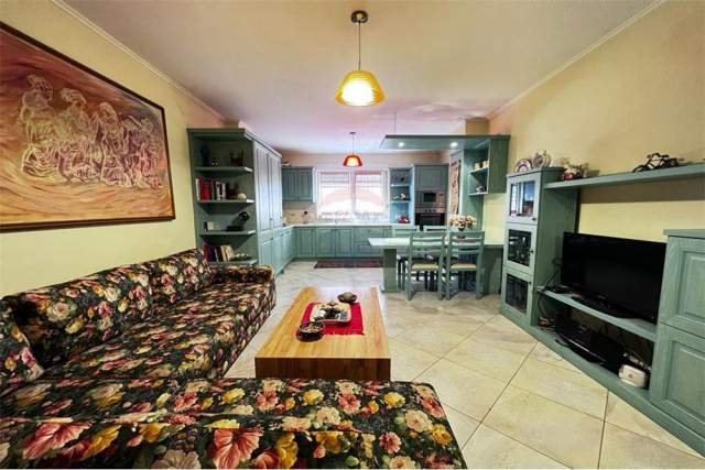 Tirane, jepet me qera apartament 2+1+BLK Kati 3, 100 m² 600 Euro (Liqeni i Thate)