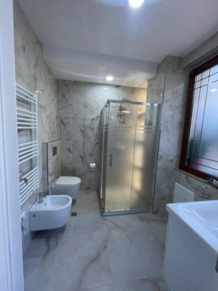 Tirane, jepet me qera apartament 1+1+BLK Kati 1, 60 m² 500 Euro (rruga kavajes)