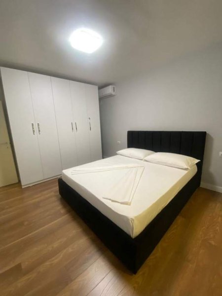 Tirane, jepet me qera apartament 1+1 Kati 1, 65 m² 500 Euro (Komuna Parisit)