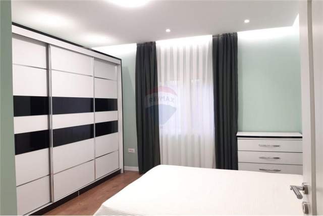 Tirane, jepet me qera apartament 3+1 Kati 1, 162 m² 1.000 Euro (ayteti studenti)