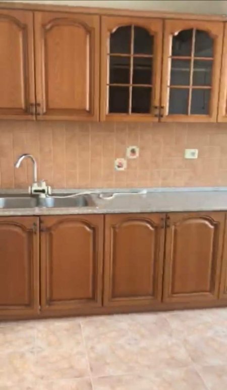 Tirane, jepet me qera apartament 1+1 Kati 3, 60 m² 25.000 Leke (Xhamlliku)