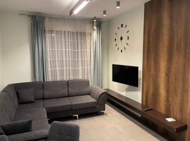 Tirane, jepet me qera apartament 1+1+BLK Kati 2, 65 m² 450 Euro