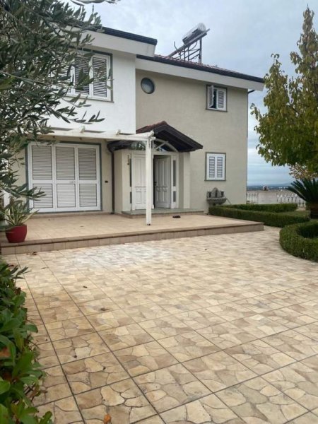 Tirane, jepet me qera Vile 3+1+BLK  2.500 Euro
