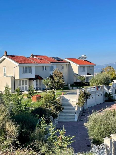 Tirane, jepet me qera Vile 3+1+BLK  2.500 Euro