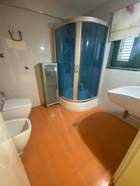 Tirane, jepet me qera Vile 3+1+BLK  2.500 Euro