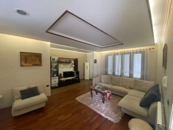 Tirane, jepet me qera Vile 3+1+BLK  2.500 Euro