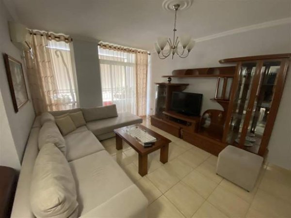 Tirane, jepet me qera apartament 2+1+BLK Kati 8, 450 Euro (komuna parisit)
