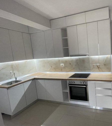 Tirane, jepet me qera apartament 1+1+BLK Kati 1, 60 m² 500 Euro (rruga kavajes)