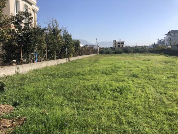 Tirane, shes truall 2.300 m² 60 Euro