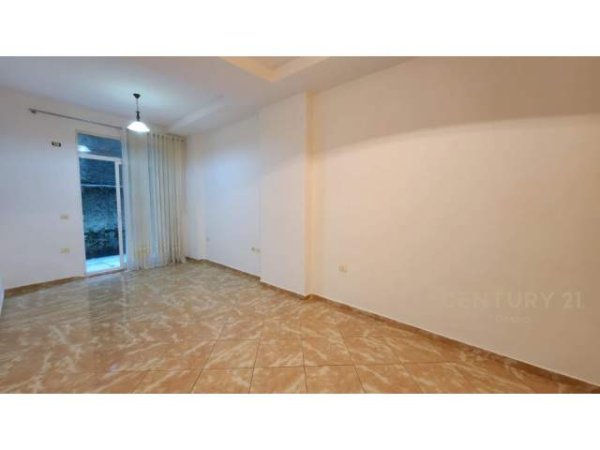 Tirane, ofert apartament 2+1 Kati 0, 76 m² 50.000 Euro (rruga qesaracu)