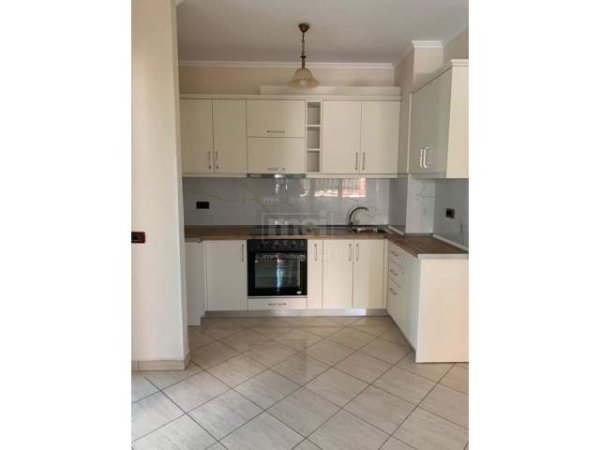 Tirane, jepet me qera apartament 2+1+BLK Kati 5, 115 m² 600 Euro (rruga Kavajes)