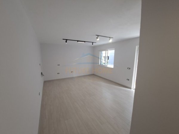 Tirane, jepet me qera apartament 1+1 Kati 4, 50 m² 750 € (Jul Variboba, Prane Piramides)