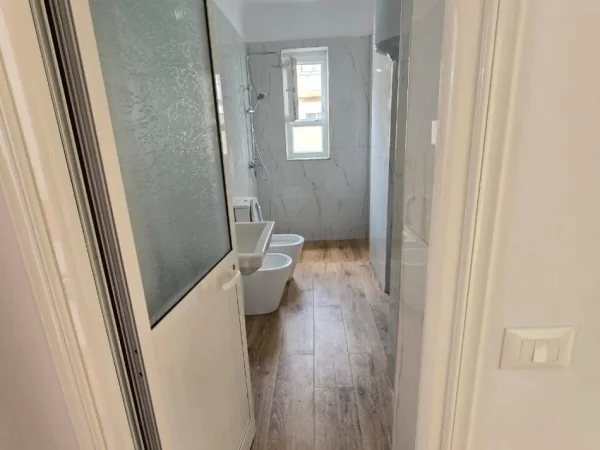 Tirane, shitet apartament 2+1+Ballkon Kati 3, 76 m² 129.000 € (oxhaku)