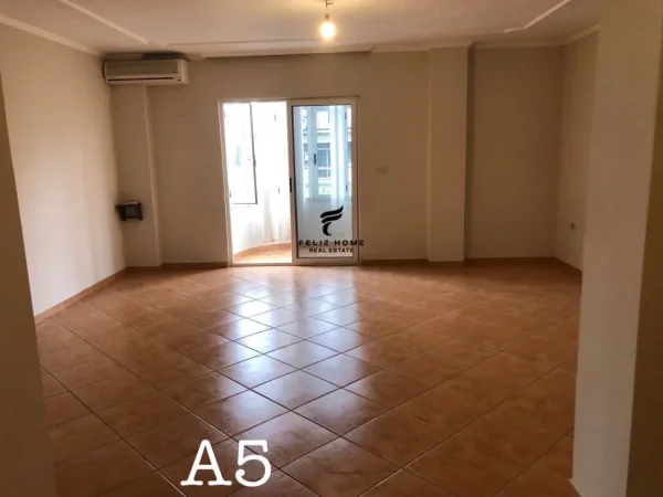 Tirane, jepet me qera zyre Kati 4, 176 m² 1.800 € (SHESHI WILLSON)