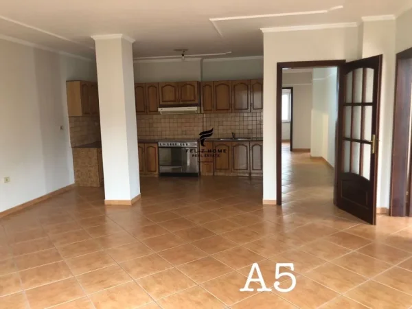 Tirane, jepet me qera zyre Kati 4, 176 m² 1.800 € (SHESHI WILLSON)