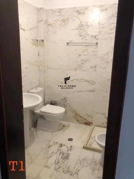 Tirane, jepet me qera zyre Kati 4, 176 m² 1.800 € (SHESHI WILLSON)