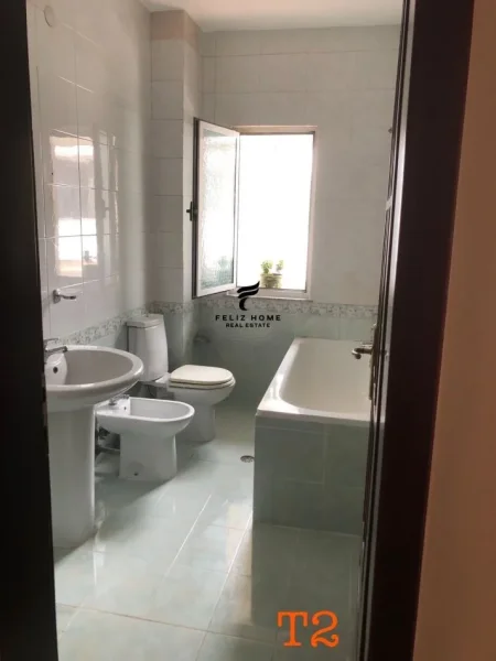 Tirane, jepet me qera zyre Kati 4, 176 m² 1.800 € (SHESHI WILLSON)