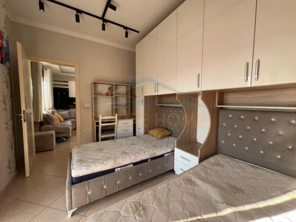 Tirane, shitet apartament 2+1 Kati 2, 82 m² 125.000 € (FRESK)