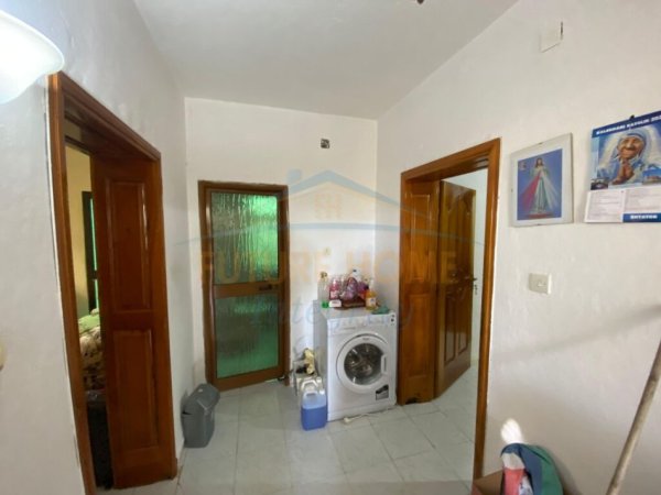 Tirane, jepet me qera shtepi 2+1 Kati 0, 89 m² 400 € (TODI SHKURTI KOMPLEKSI GRAND)